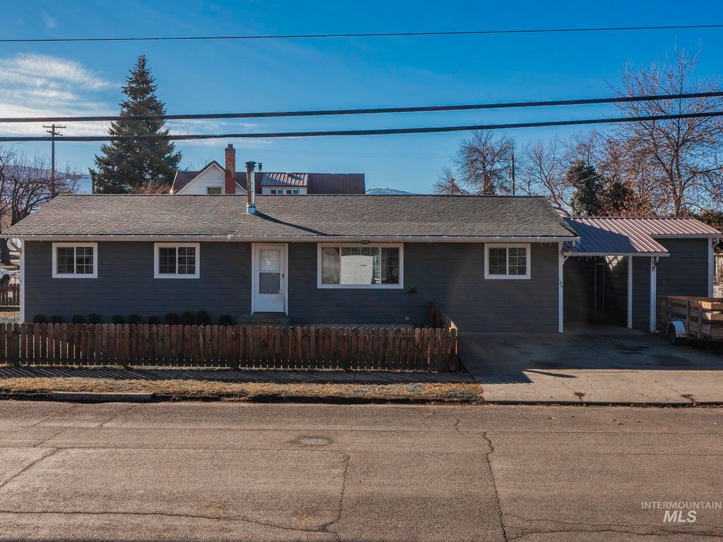 Photo of 130 E North 2nd Street, Grangeville, ID 83530 (MLS # 98974067)