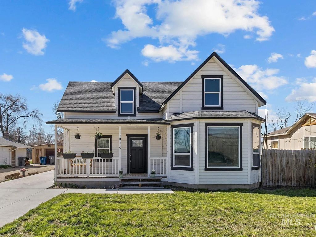 Photo of 1310 E Chicago St, Caldwell, ID 83605 (MLS # 98995255)