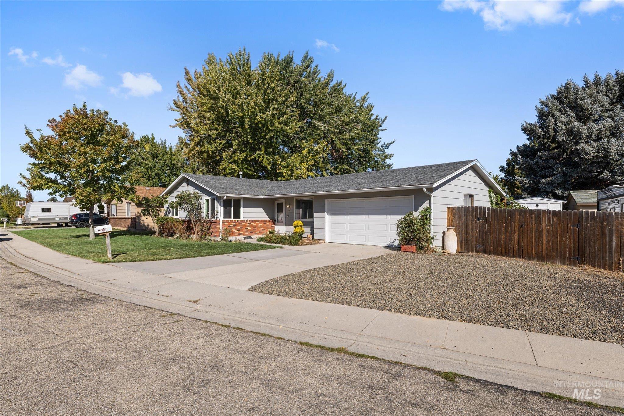 606 W Lawndale Dr