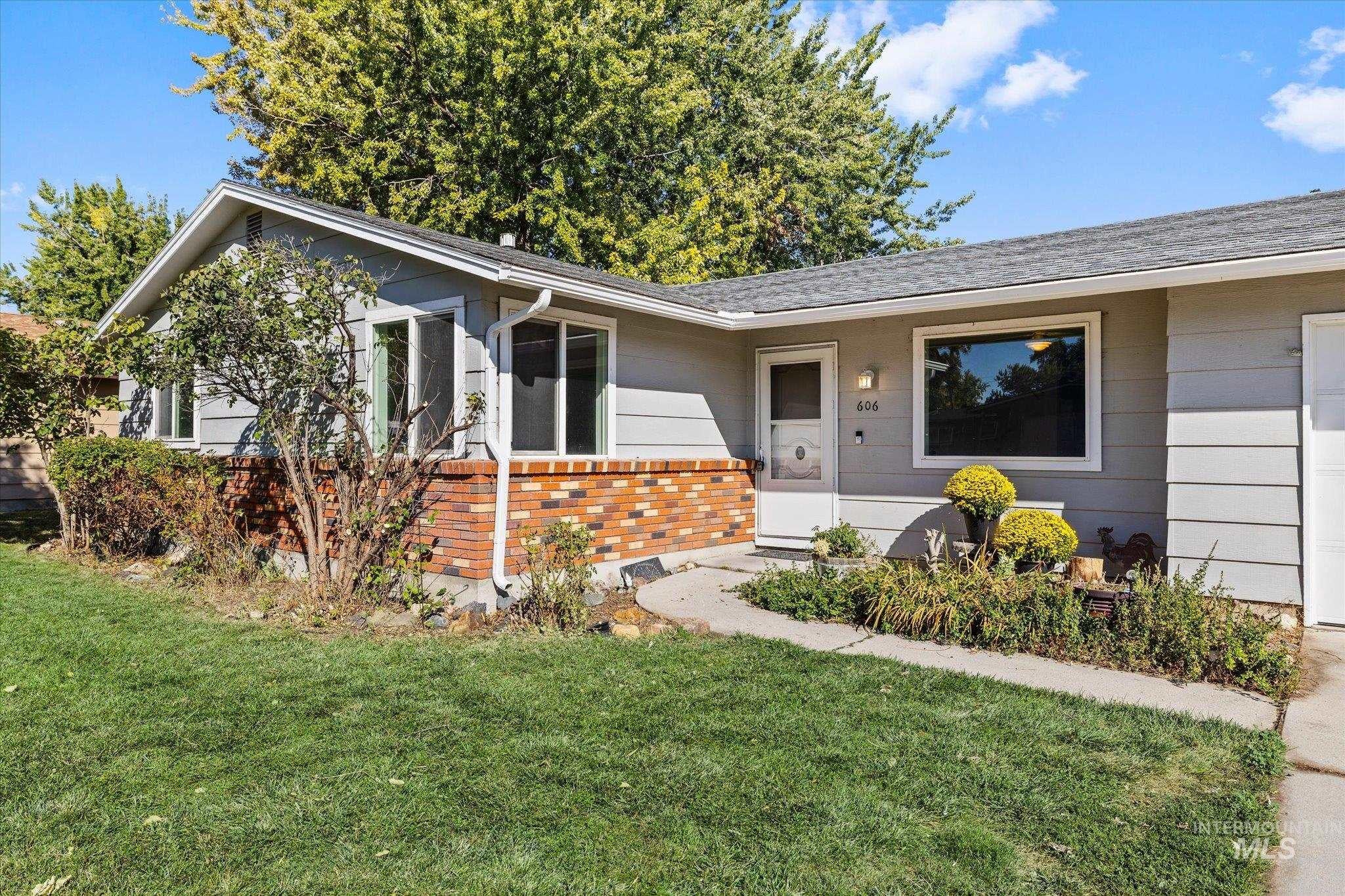 606 W Lawndale Dr
