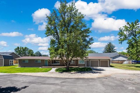 Photo of 7201 W Maxwell Dr, Boise, ID 83704 (MLS # 98989672)
