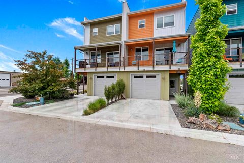 Photo of 4068 N Adams ST, Garden City, ID 83714 (MLS # 98985664)