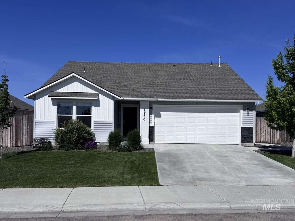 Photo of 19576 Newhall Pl, Caldwell, ID 83605 (MLS # 98985609)