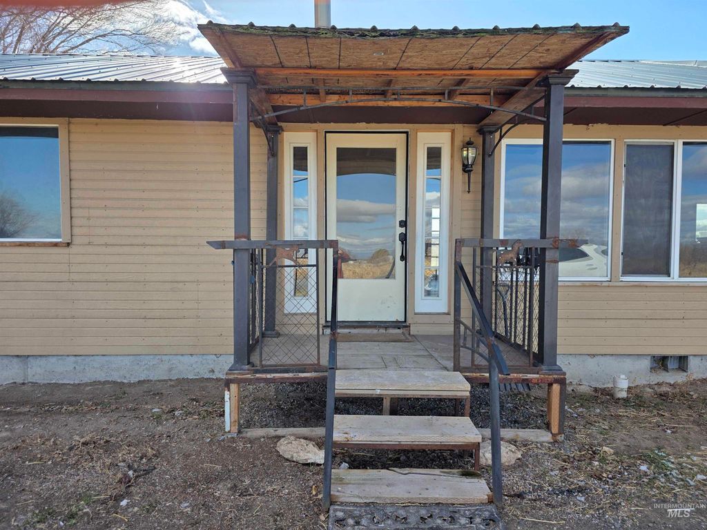 Photo of 221 Juniper St, Buhl, ID 83316 (MLS # 98963362)