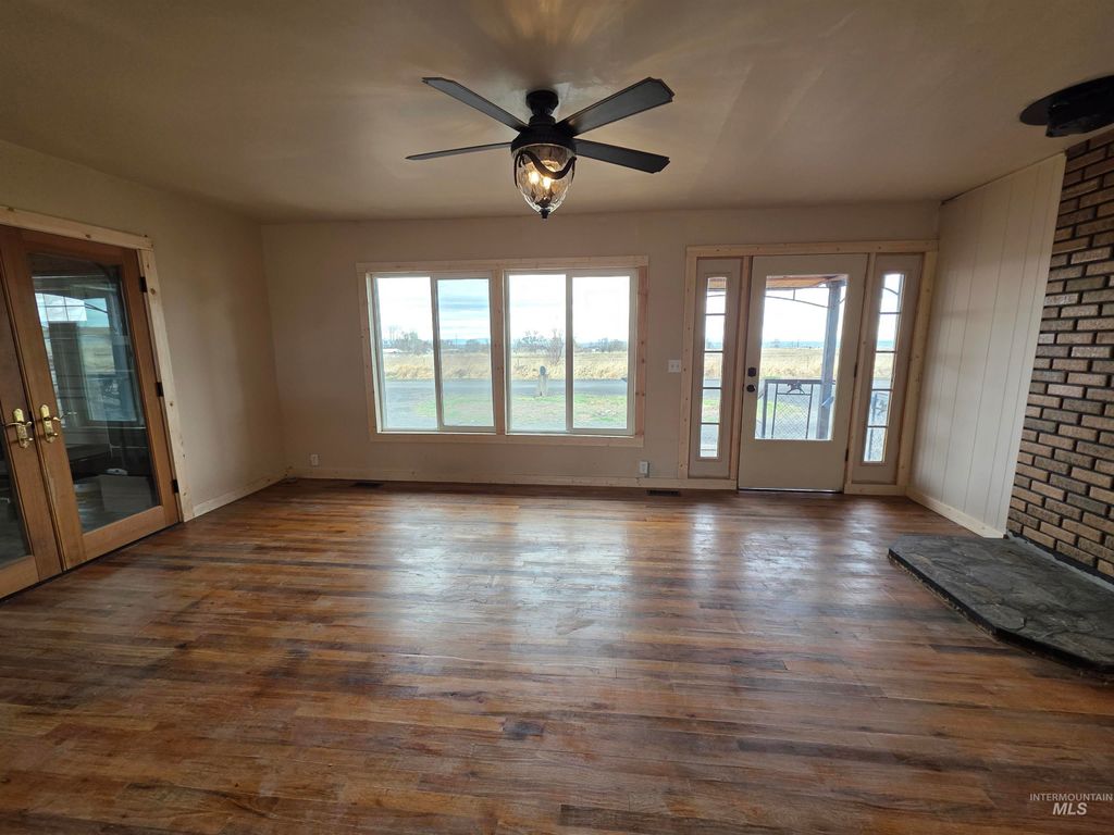 Photo of 221 Juniper St, Buhl, ID 83316 (MLS # 98963362)