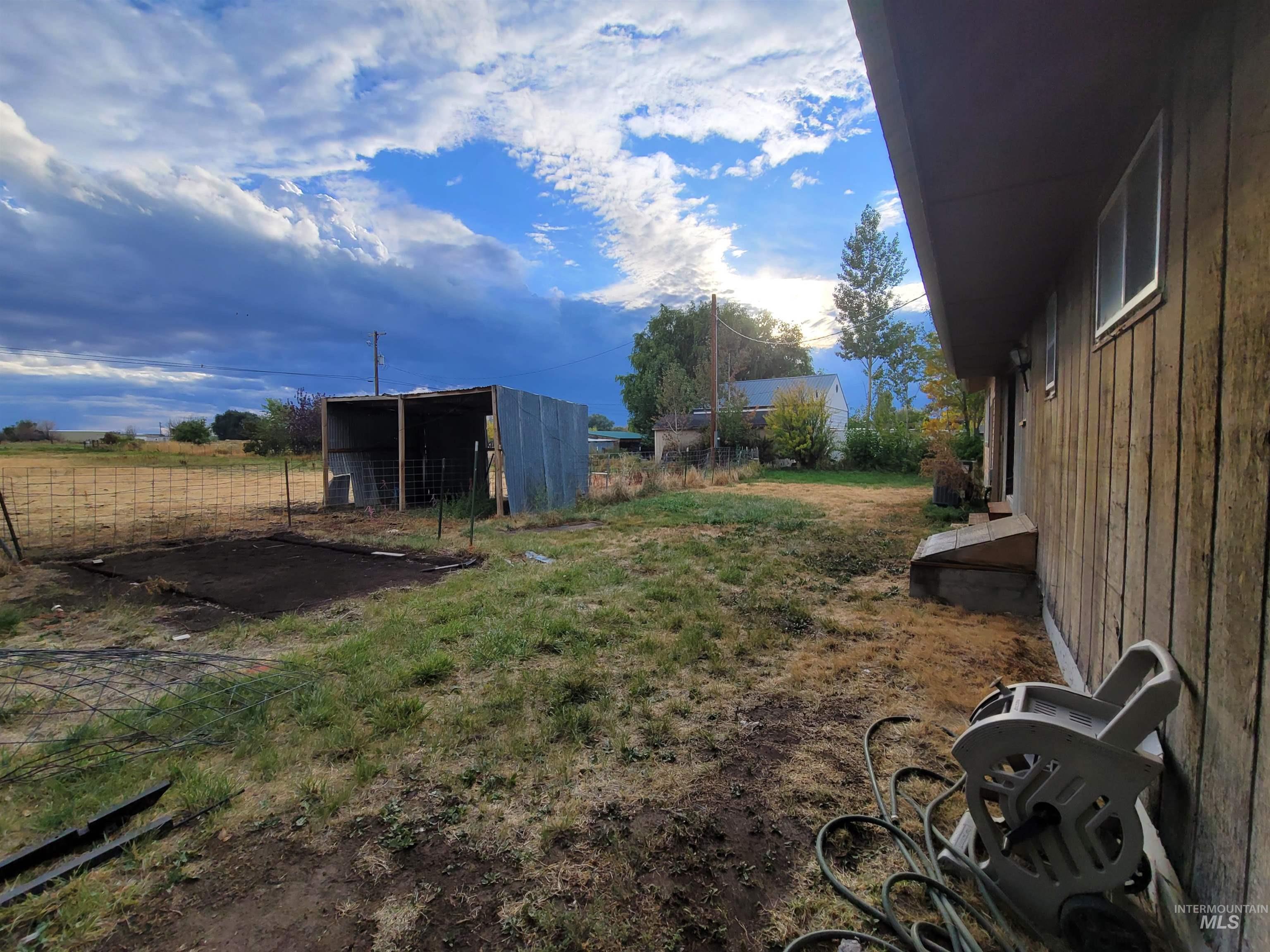 View of yard with an outbuilding