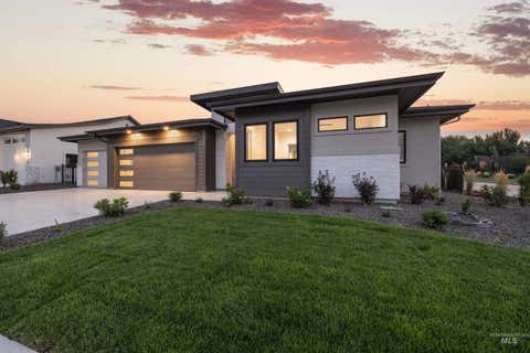 Photo of 311 N Hunter Creek Ave, Eagle, ID 83616 (MLS # 98994808)