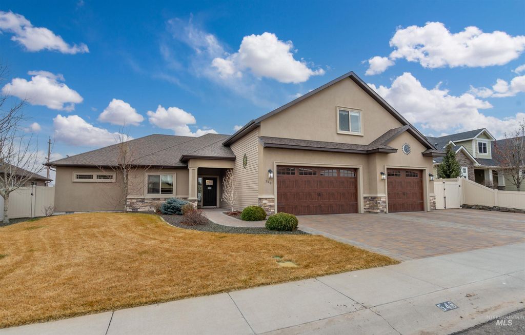 Photo of 548 Sun Terrace Dr, Twin Falls, ID 83301 (MLS # 98974967)