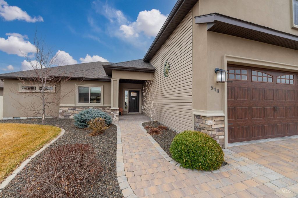 Photo of 548 Sun Terrace Dr, Twin Falls, ID 83301 (MLS # 98974967)