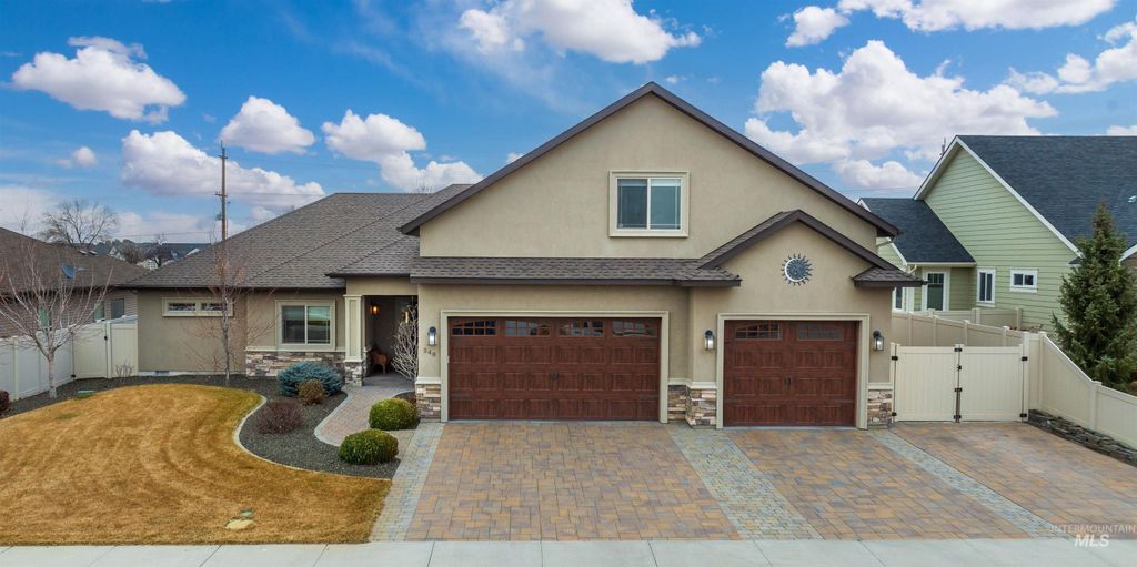 Photo of 548 Sun Terrace Dr, Twin Falls, ID 83301 (MLS # 98974967)