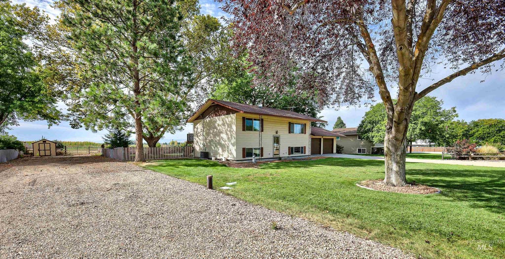 Photo of 7301 Lima Dr, Nampa, ID 83687 (MLS # 99001085)