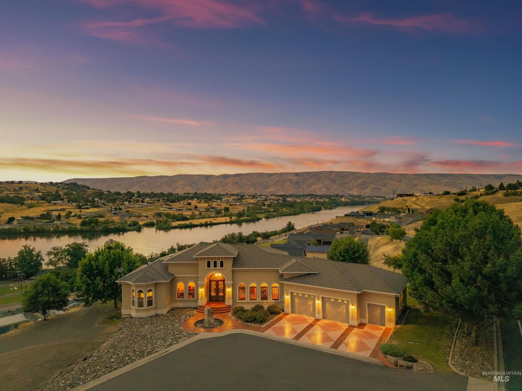 Photo of 3902 Duthie Blvd, Lewiston, ID 83501 (MLS # 98992036)