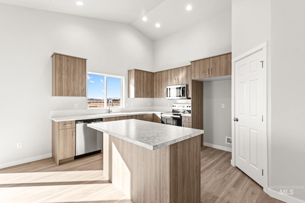 Photo of 13734 Redway Ct, Caldwell, ID 83607 (MLS # 98981616)