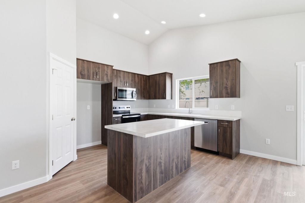 Photo of 13734 Redway Ct, Caldwell, ID 83607 (MLS # 98981616)