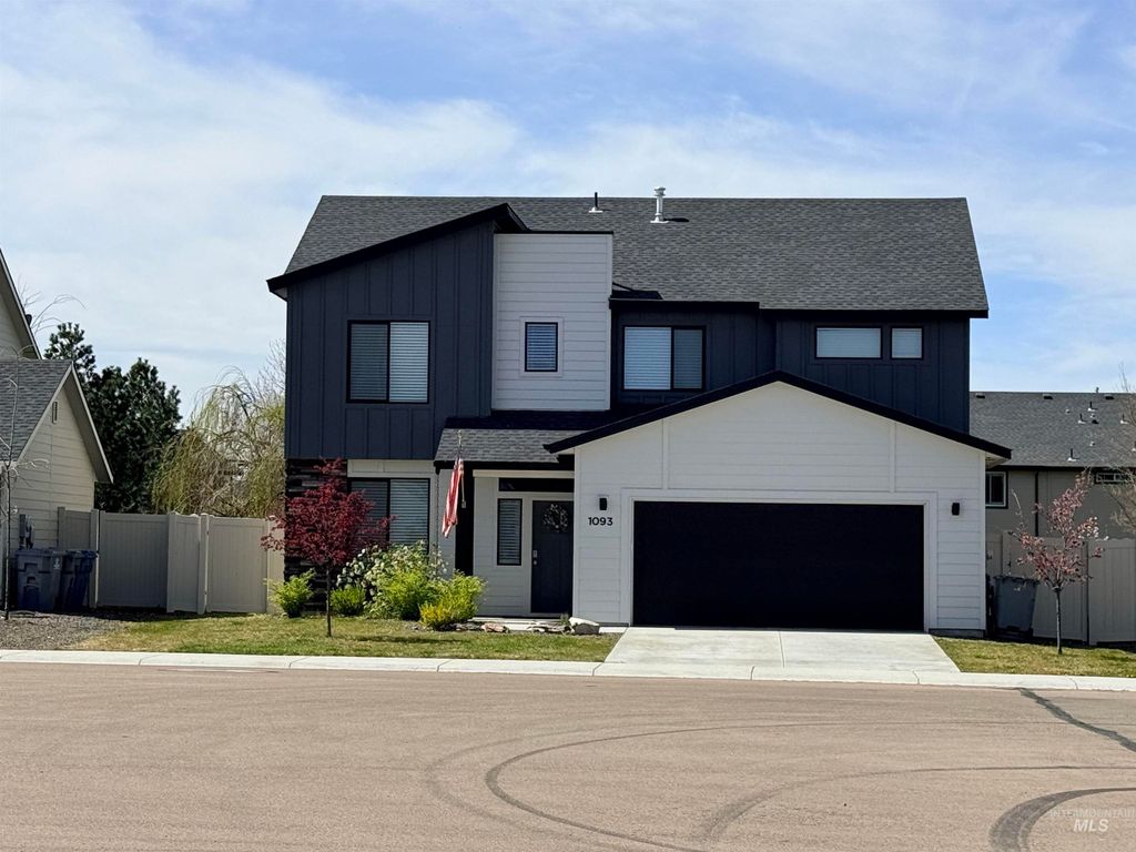 Photo of 1093 N Bowknot Lake Pl, Star, ID 83669 (MLS # 98981115)