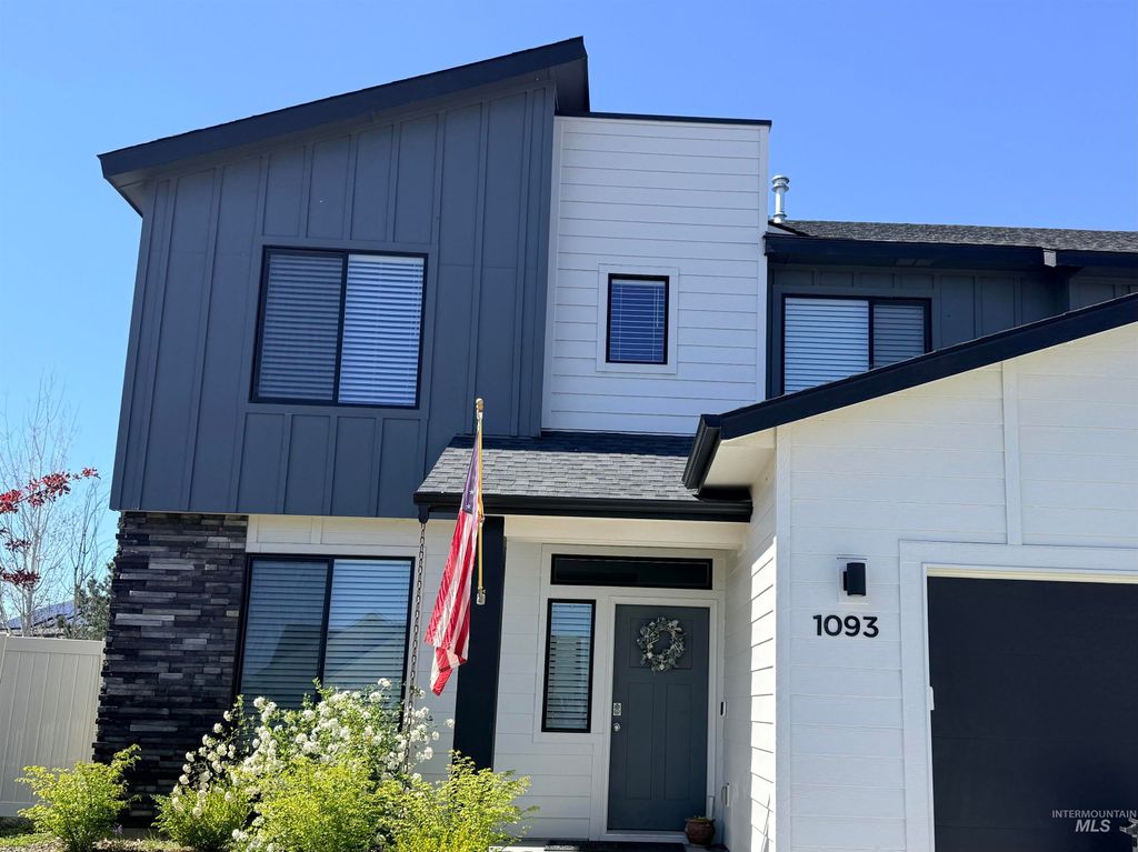 Photo of 1093 N Bowknot Lake Pl, Star, ID 83669 (MLS # 98981115)