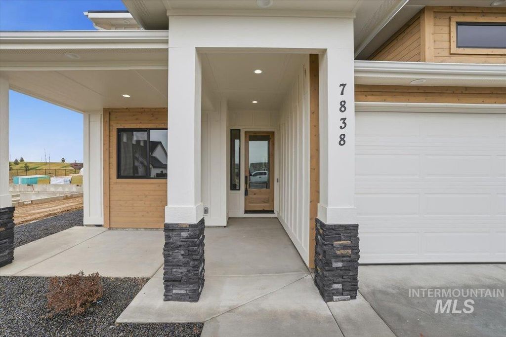 Photo of 7838 W Flathead Lake St, Eagle, ID 83616 (MLS # 98982407)