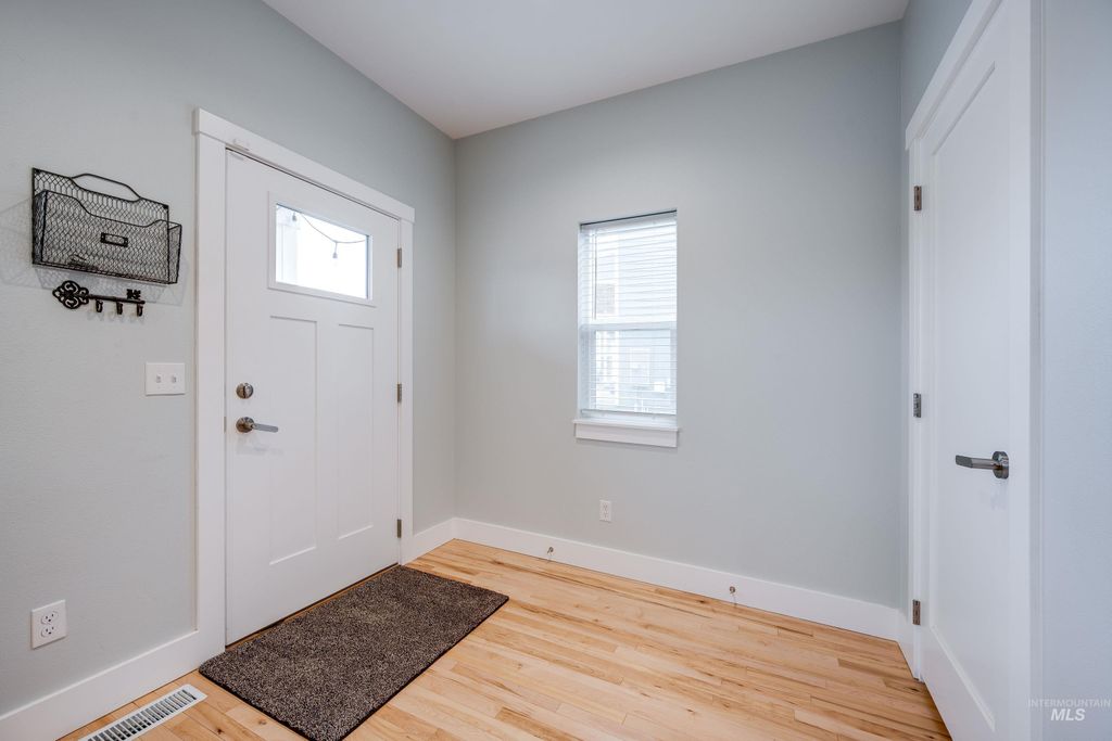 Photo of 1627 E Third St, Moscow, ID 83843 (MLS # 98977927)