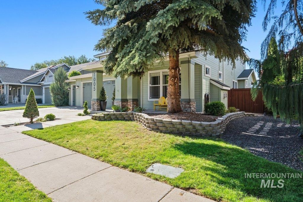 Photo of 1005 E Washakie Street, Meridian, ID 83646 (MLS # 98983831)