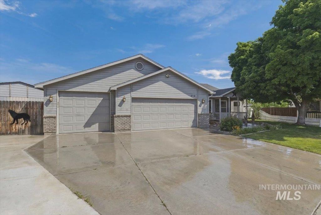 Photo of 414 Meadowbrook Place, Nampa, ID 83686 (MLS # 98986070)