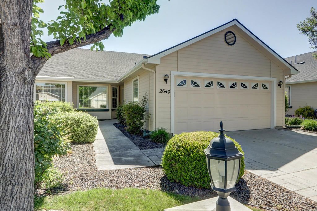 Photo of 2640 N Englewood Way, Meridian, ID 83646 (MLS # 98985175)
