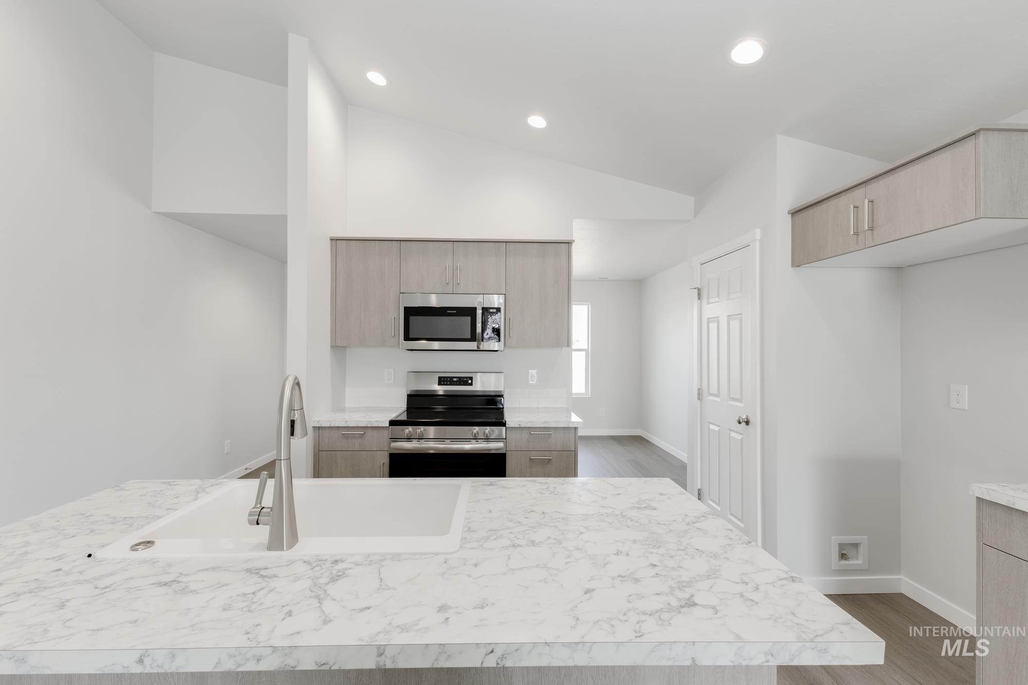 2080 Strike Eagle St