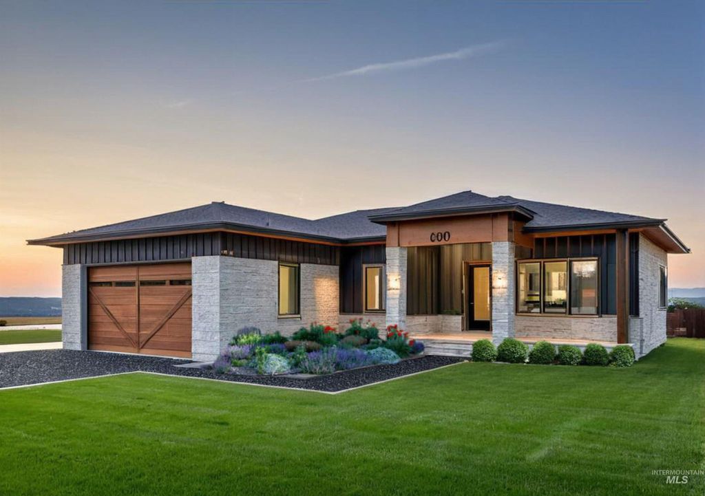 Photo of 550 Oxford St, Burley, ID 83318 (MLS # 98971403)