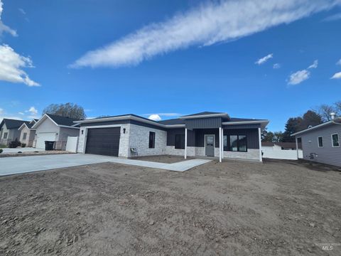 Photo of 550 Oxford St, Burley, ID 83318 (MLS # 98971403)