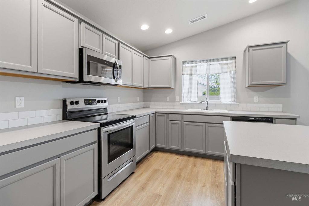 Photo of 17664 N Onaway Ave, Nampa, ID 83687 (MLS # 98983407)