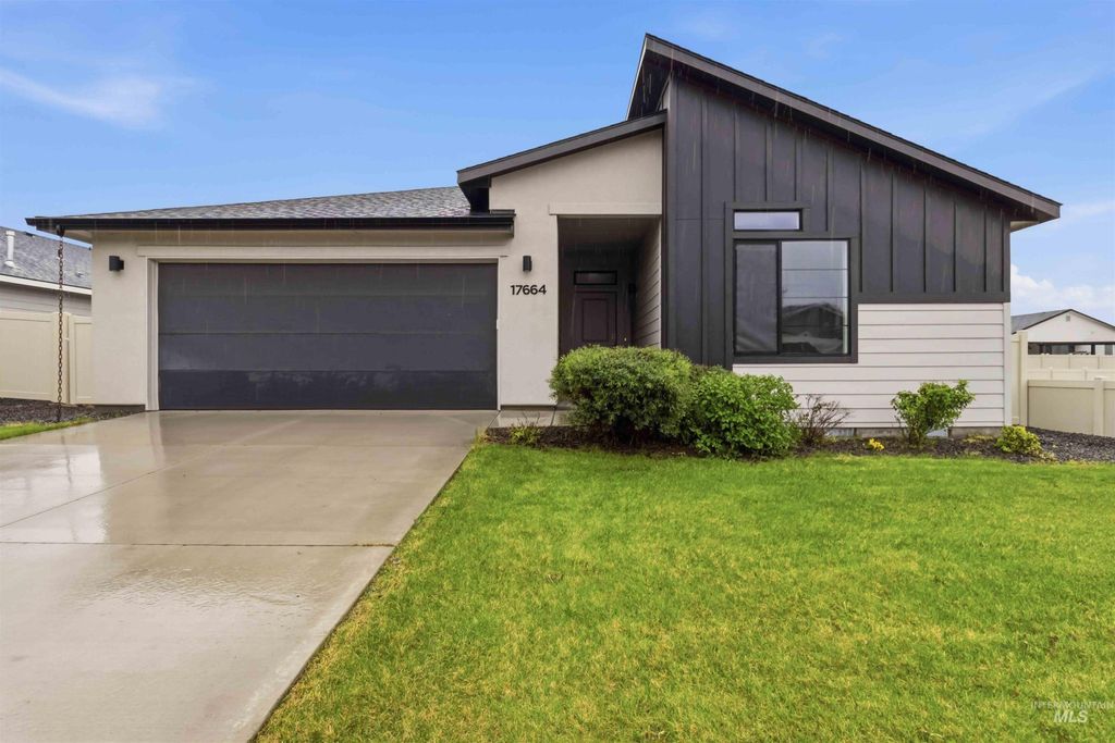 Photo of 17664 N Onaway Ave, Nampa, ID 83687 (MLS # 98983407)