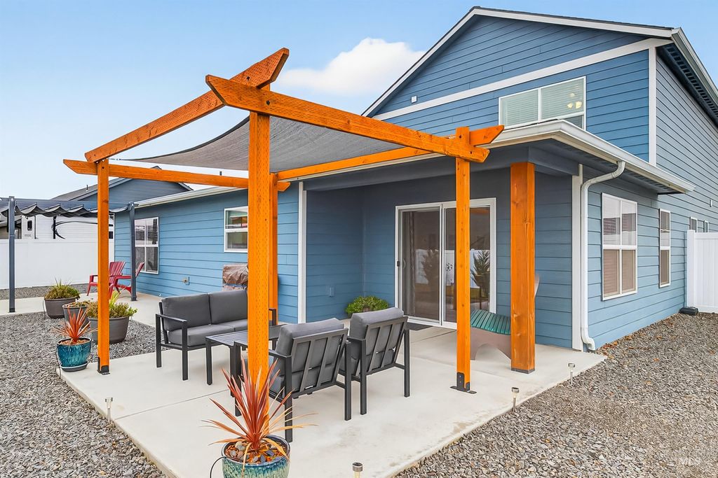 Photo of 3203 Parkridge Way, Lewiston, ID 83501 (MLS # 98975885)