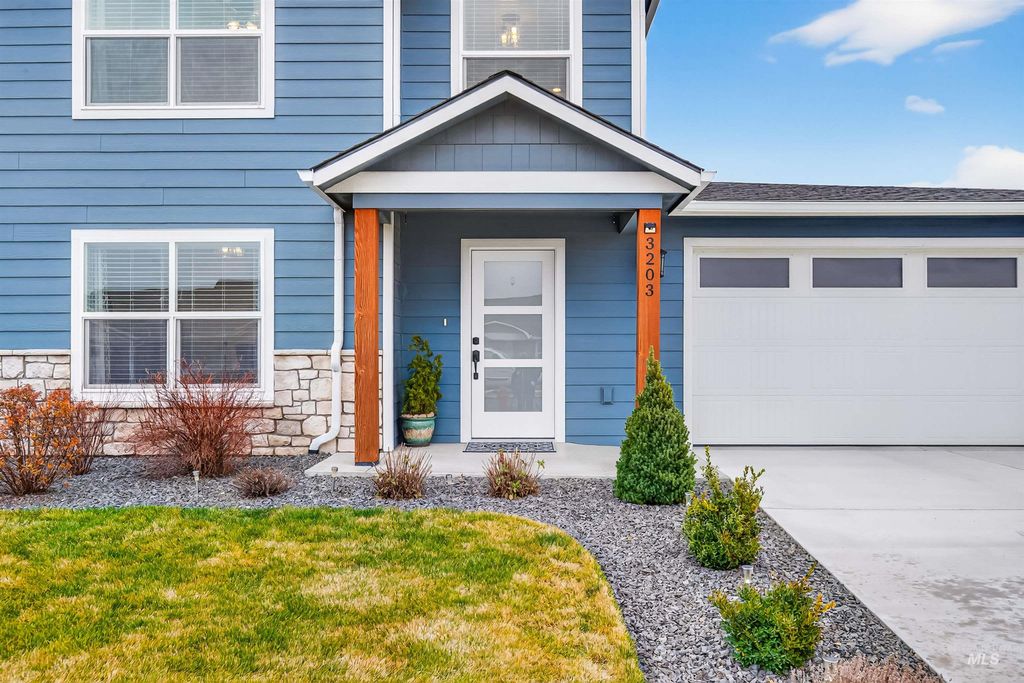 Photo of 3203 Parkridge Way, Lewiston, ID 83501 (MLS # 98975885)