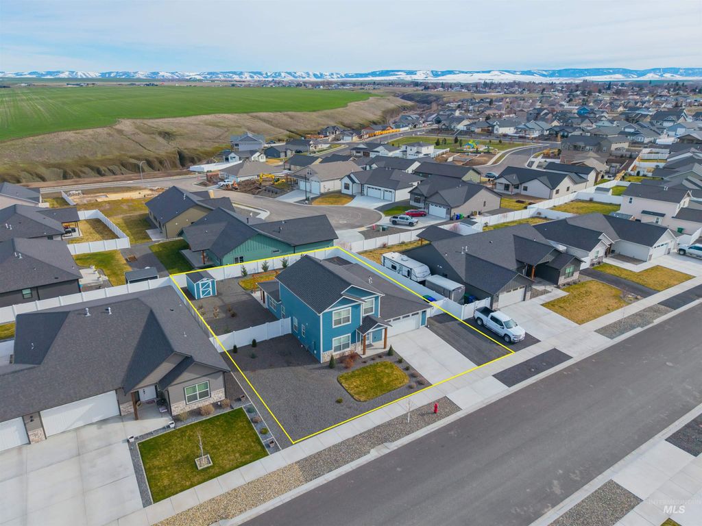 Photo of 3203 Parkridge Way, Lewiston, ID 83501 (MLS # 98975885)