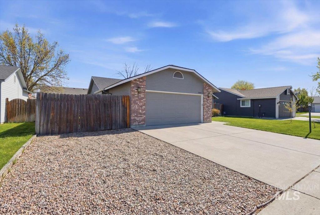 Photo of 1859 E Glenloch St, Meridian, ID 83646 (MLS # 98981812)