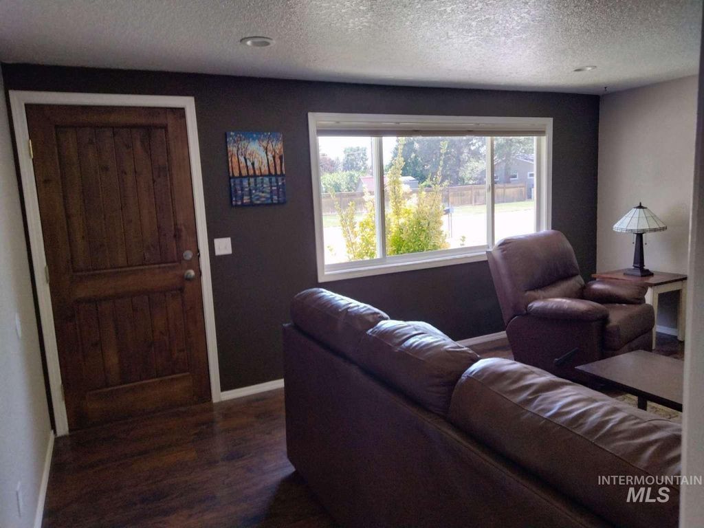 Photo of 335 NW 19th St S St, Ontario, OR 97914 (MLS # 98951975)