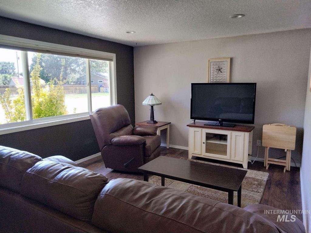 Photo of 335 NW 19th St S St, Ontario, OR 97914 (MLS # 98951975)