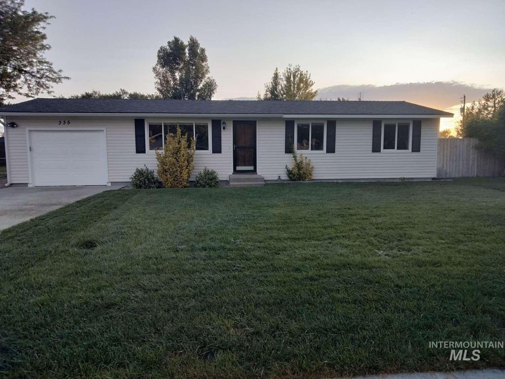 Photo of 335 NW 19th St S St, Ontario, OR 97914 (MLS # 98951975)