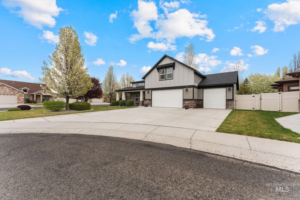 Photo of 2221 Canyon Trail Way, Twin Falls, ID 83301 (MLS # 98980677)