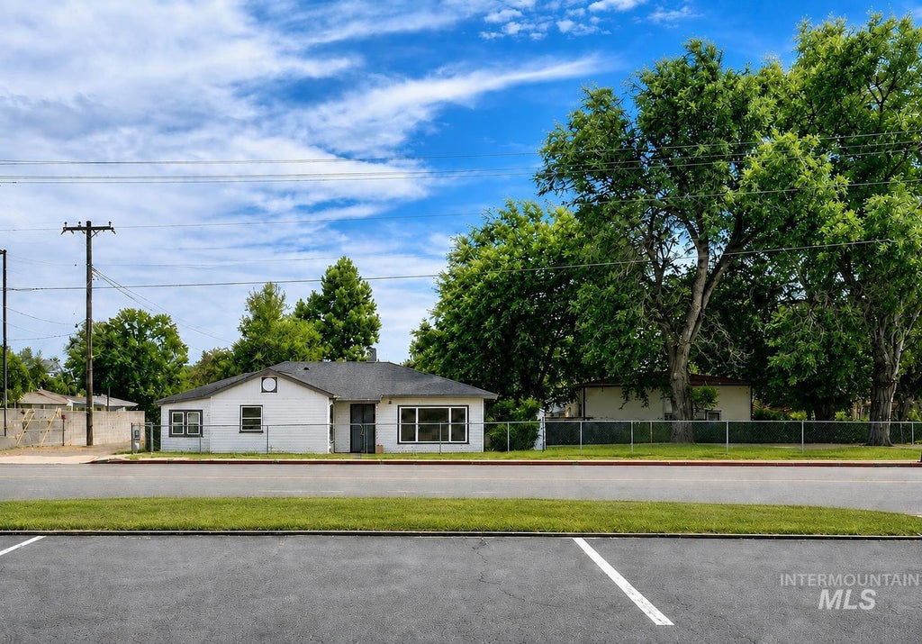 Photo of 1245 American Legion Blvd, Mountain Home, ID 83647 (MLS # 98984588)
