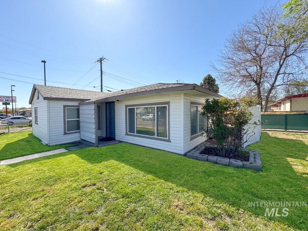Photo of 1245 American Legion Blvd, Mountain Home, ID 83647 (MLS # 98984588)