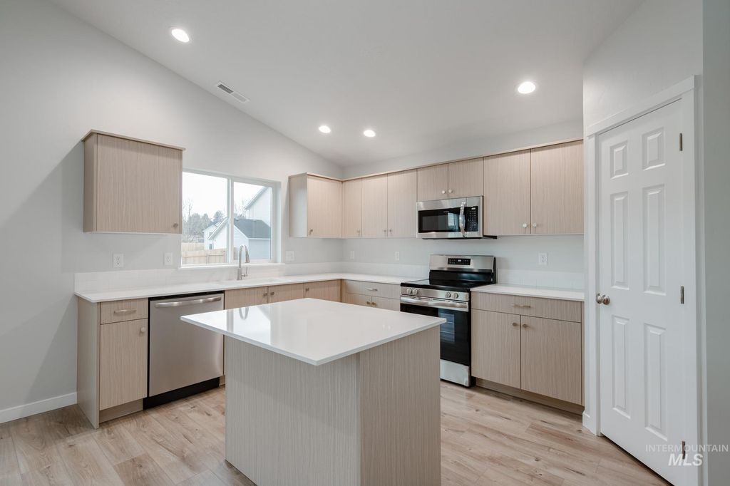 Photo of 1085 Grass Pond Ave, Middleton, ID 83644 (MLS # 98968351)