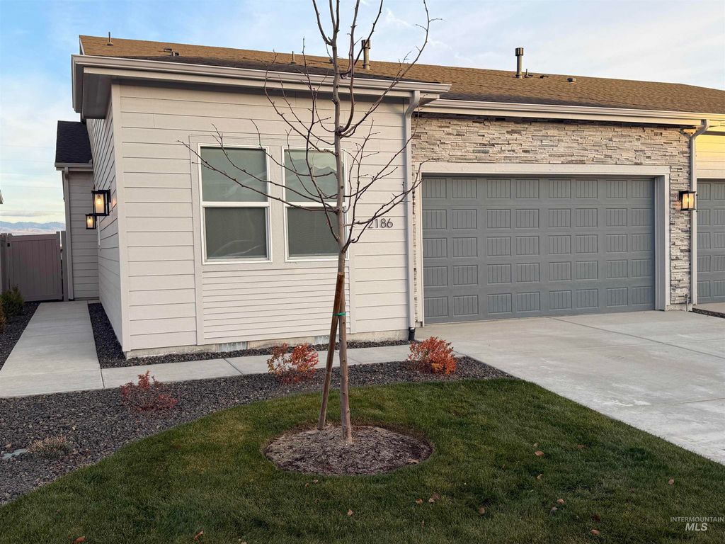 Photo of 2186 N Leatherwood Ave, Star, ID 83669 (MLS # 98968779)