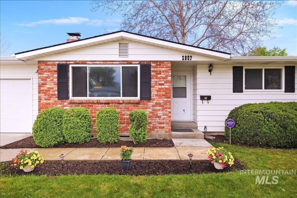 Photo of 2907 N Grandee St, Boise, ID 83704 (MLS # 98983137)