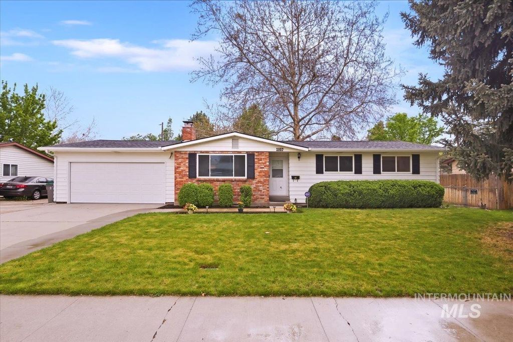 Photo of 2907 N Grandee St, Boise, ID 83704 (MLS # 98983137)