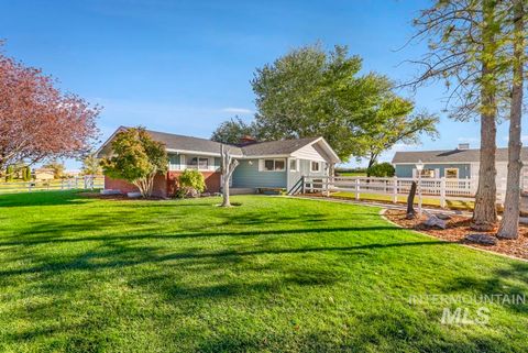 3648 N. 2800e. Twin Falls ID 83301