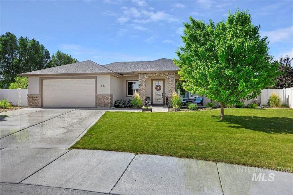 Photo of 225 Slate Springs Ct, Kimberly, ID 83341 (MLS # 98980130)