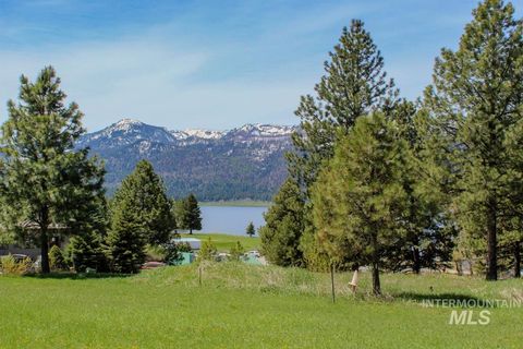 Photo of 511 Lakeview Drive, Cascade, ID 83611 (MLS # 98910628)