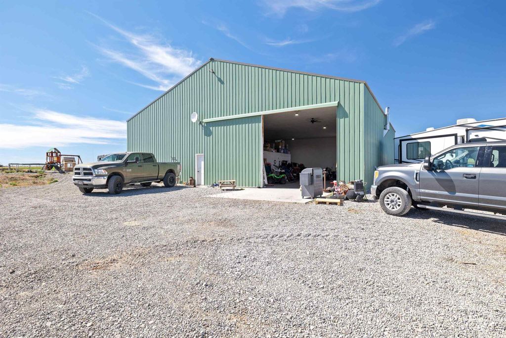 Photo of 1250 E 963 N, Richfield, ID 83349 (MLS # 98990033)