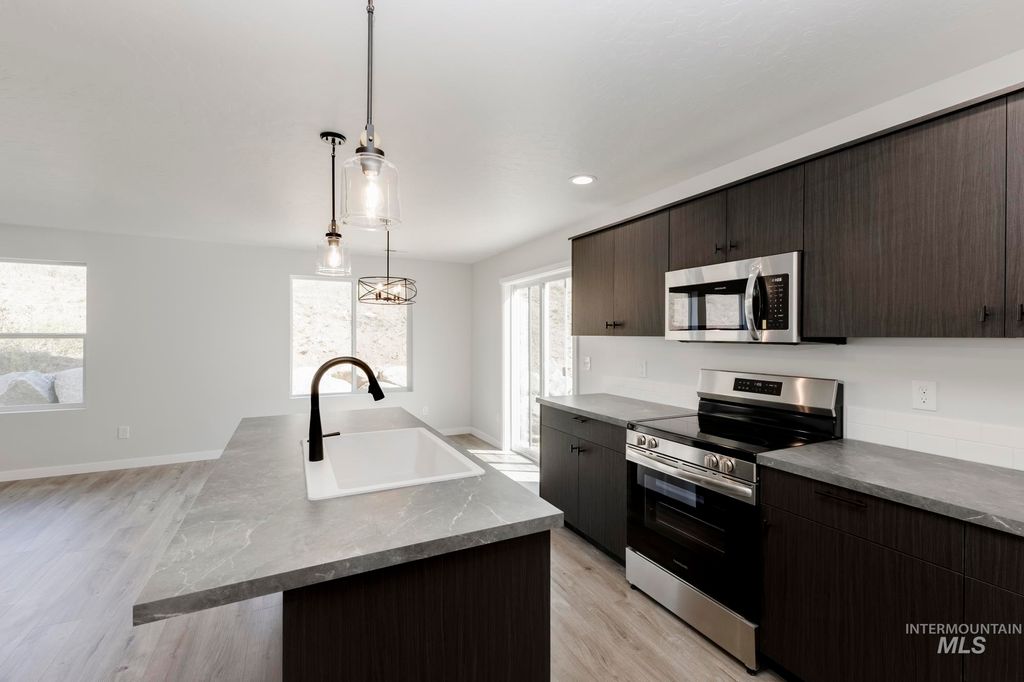 Photo of 10819 Rutland St, Caldwell, ID 83605 (MLS # 98968763)