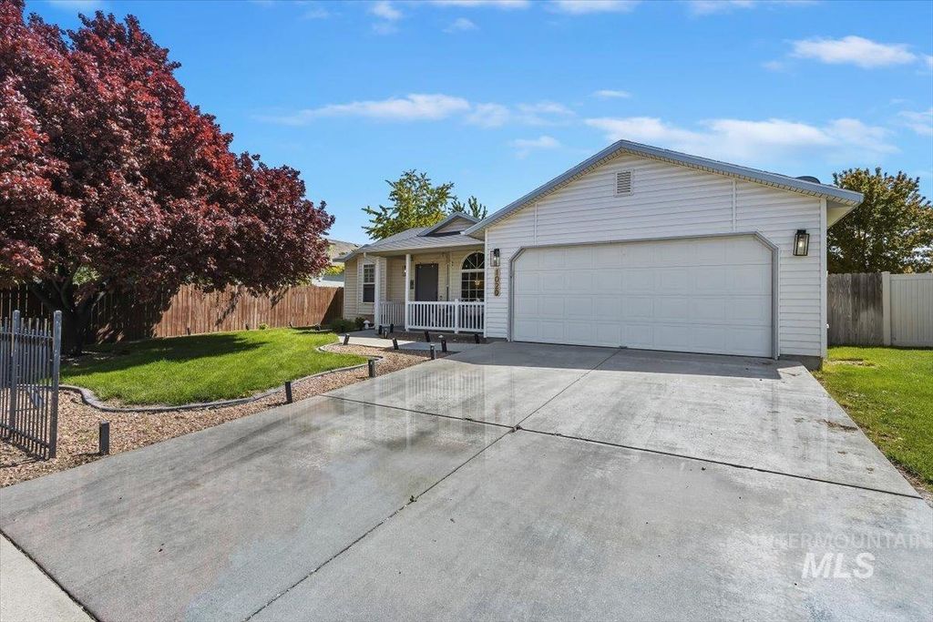 Photo of 1020 Fox Brush St, Caldwell, ID 83607 (MLS # 98985053)